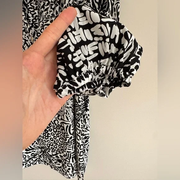 Lilly Pulitzer Elsa Silk Top Onyx Home slice size M
White Black - Picture 7 of 13